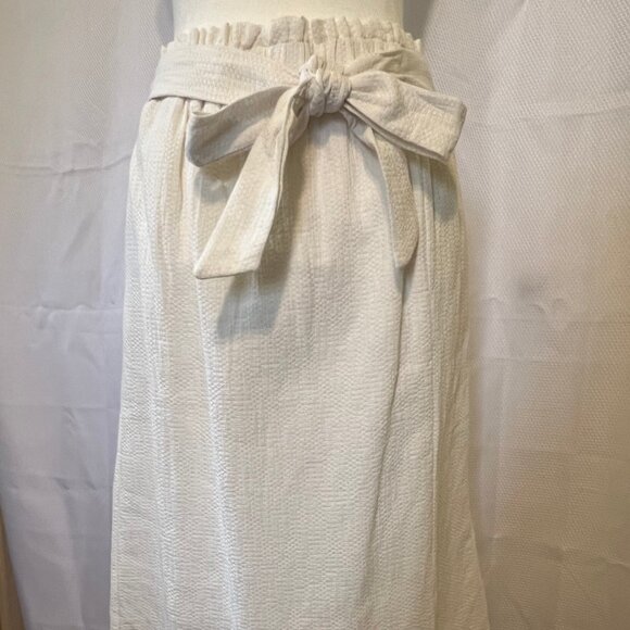 Betsy's Boutique Shop Textured White Cotton Skirt - Picture 2 of 11